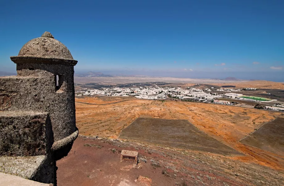 Θέα του Teguise από το κάστρο