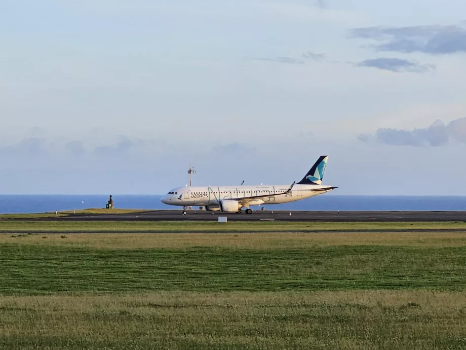 Azores Airlines, Airbus A320 με την επιγραφή "Natural"