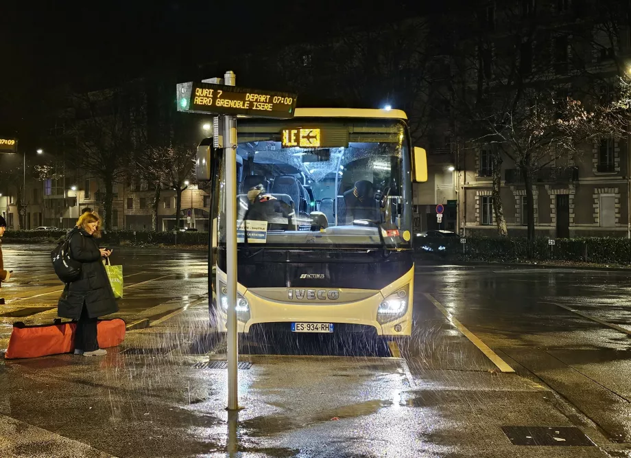 Στάση λεωφορείου αεροδρομίου, Γκρενόμπλ