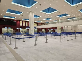 Αίθουσα αναχωρήσεων και γκισέ check-in, Αεροδρόμιο Χανίων