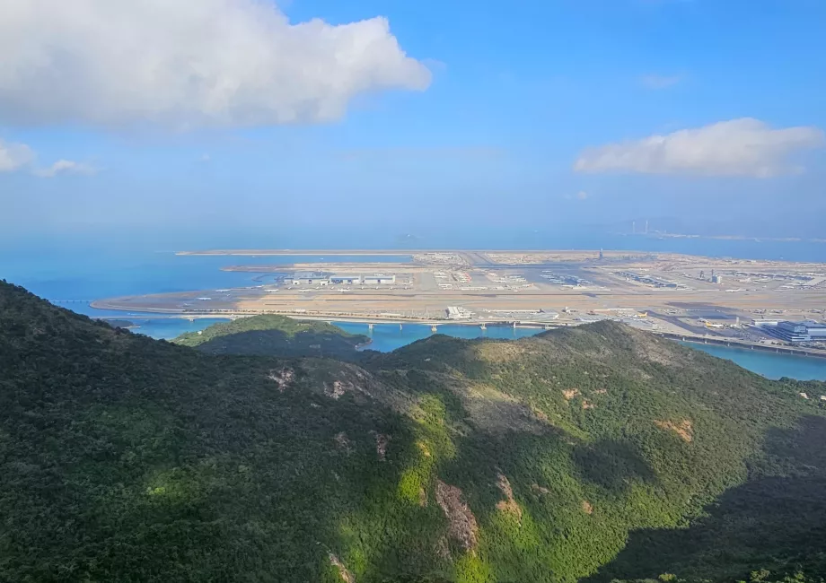 Θέα από το τελεφερίκ προς το αεροδρόμιο HKG