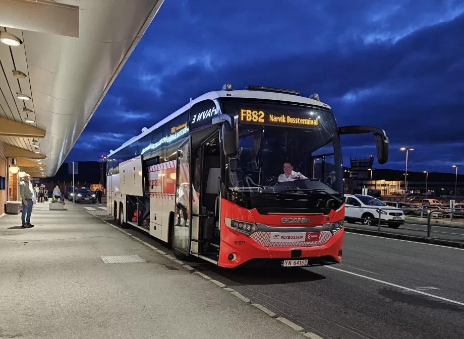 Flybussen μπροστά από τον τερματικό σταθμό