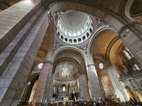 Εσωτερικό της Βασιλικής Sacre Coeur