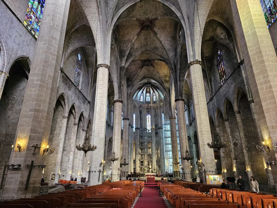 Santa Maria del Mar, εσωτερικό