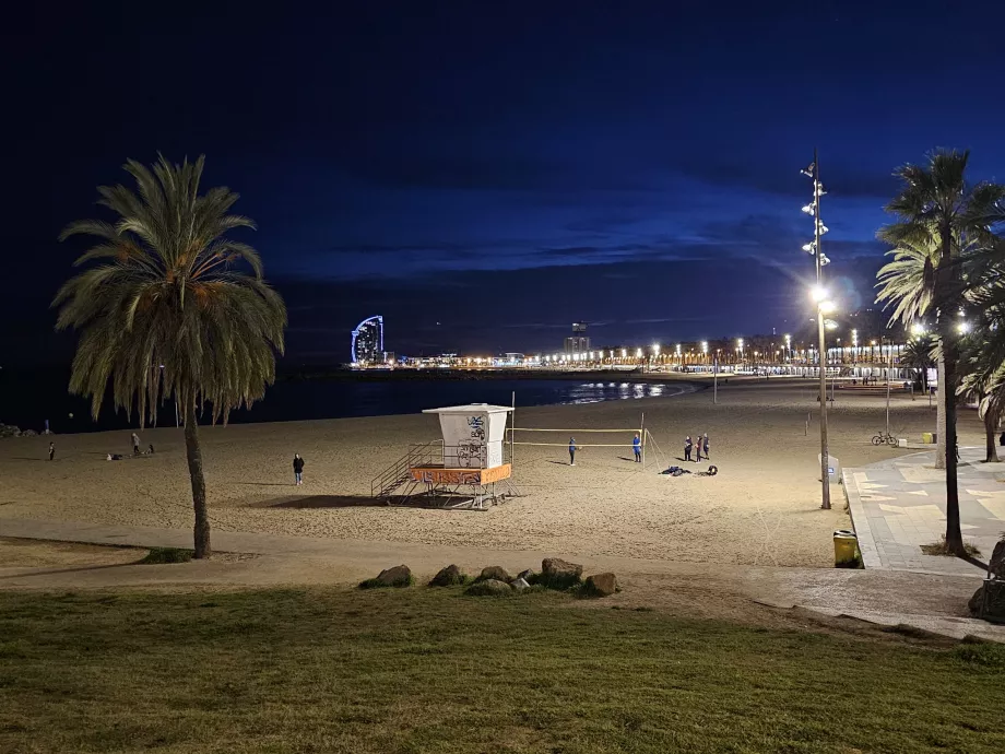 Νυχτερινή παραλία Barceloneta