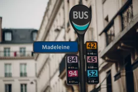 Στάση λεωφορείου στο Παρίσι