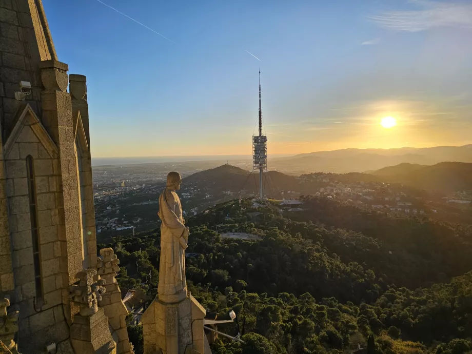 Θέα από τη βεράντα του ναού Tibidabo