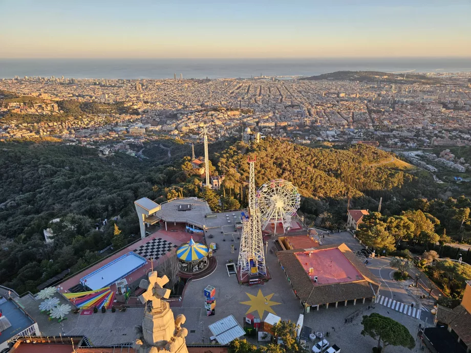 Θέα από τη βεράντα του ναού Tibidabo