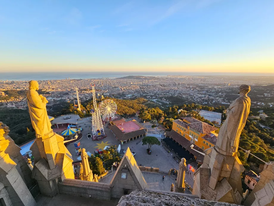 Θέα από τη βεράντα του ναού Tibidabo