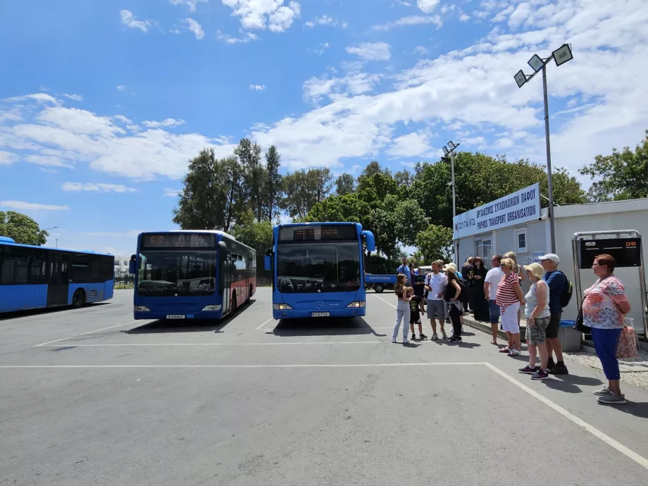 Σταθμός λεωφορείων στο λιμάνι