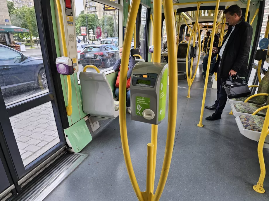 Επικυρωτές εισιτηρίων στο τραμ