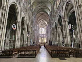 Saint Denis, εσωτερικό της βασιλικής