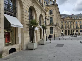 Πολυτελή καταστήματα στην Place-Vendôme