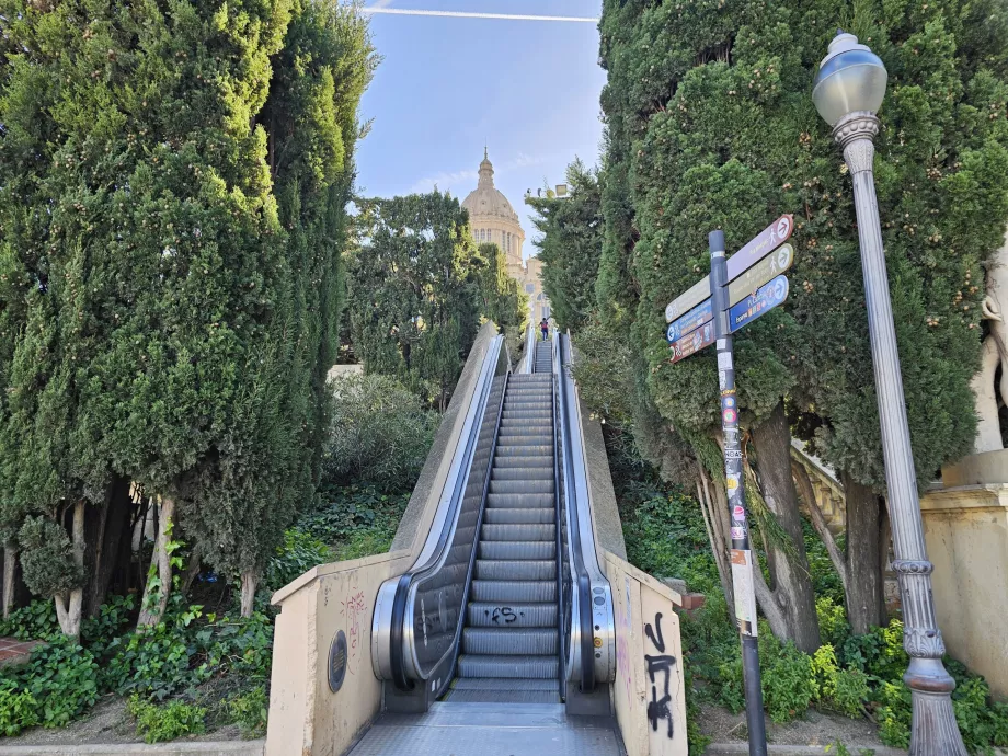 Κυλιόμενες σκάλες στο Palau Nacional