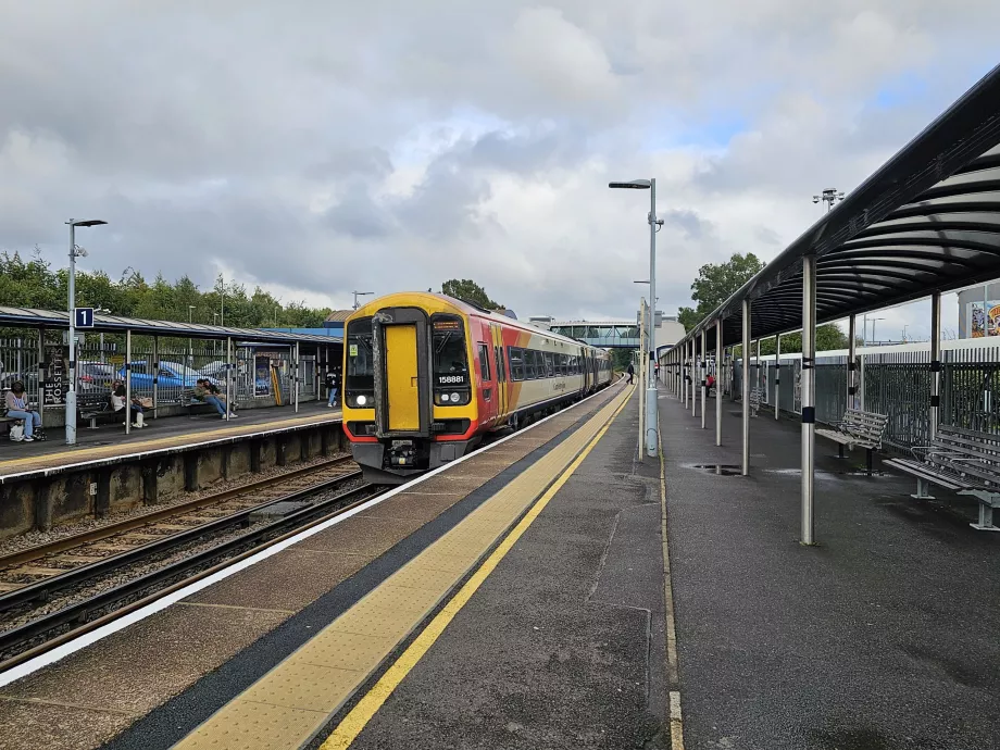 Τρένο στο σταθμό Southampton Airport Parkway