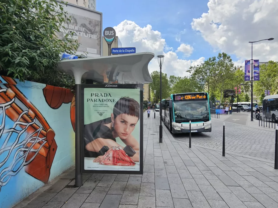 Στάση λεωφορείου 350 στην Porte de la Chapelle