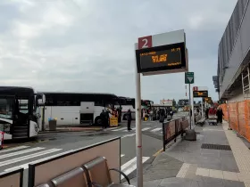 Στάσεις λεωφορείων προς το Μιλάνο