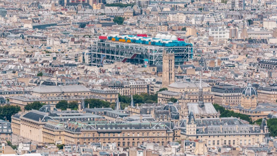 Το Centre Pompidou από τον Πύργο του Άιφελ