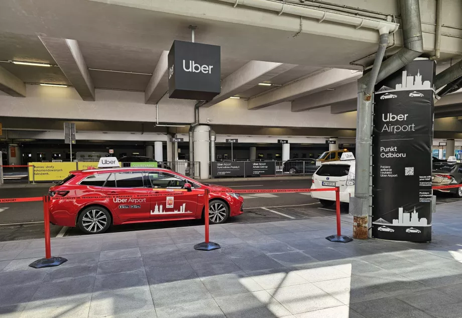 Στάση Uber Airport στο Αεροδρόμιο Warsaw