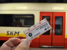 Εισιτήριο για τα τρένα, το μετρό, το τραμ και τα λεωφορεία της Skm (πρέπει να σημειωθεί στον επικυρωτή)