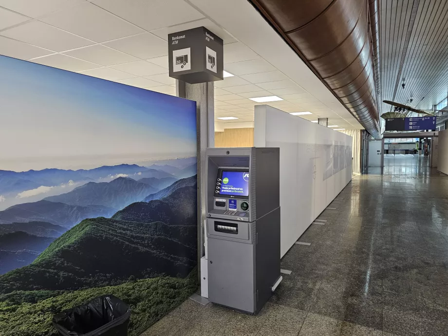 NLB ATM, Δημόσιος χώρος, Αφίξεις