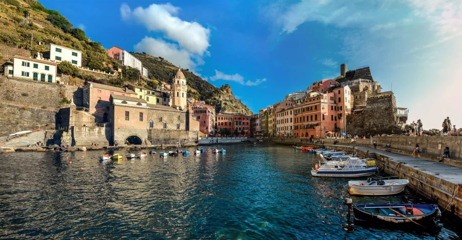 Vernazza από το λιμάνι