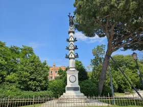Μνημείο στην Giardini della Biennale