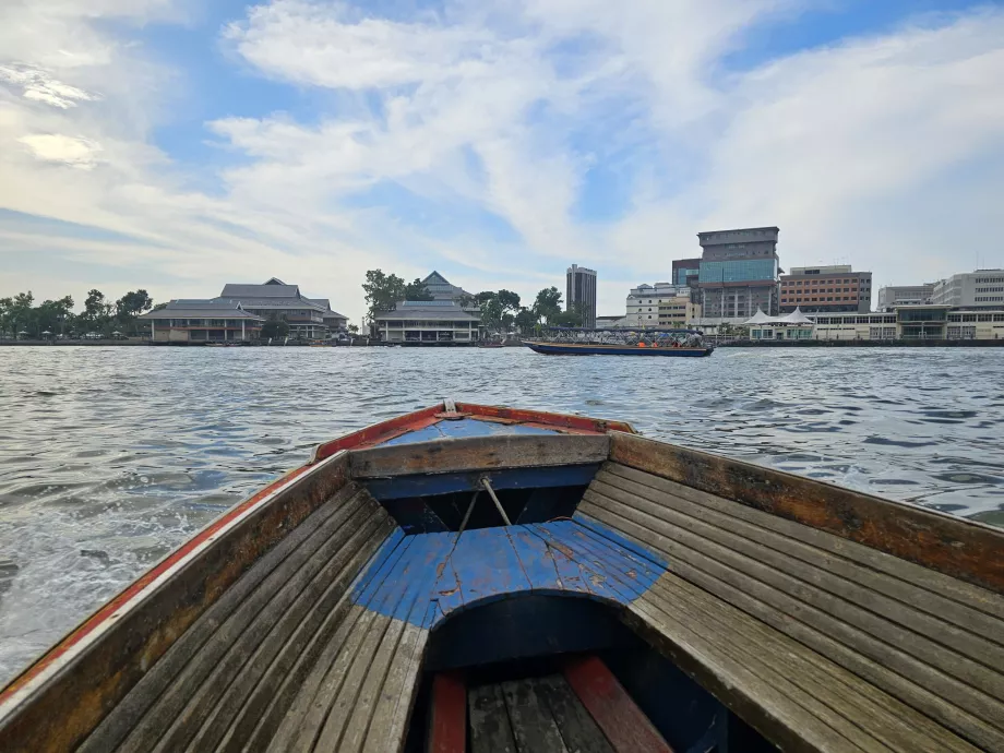 Το ταξίδι με πλοίο από το Kampong Ayer