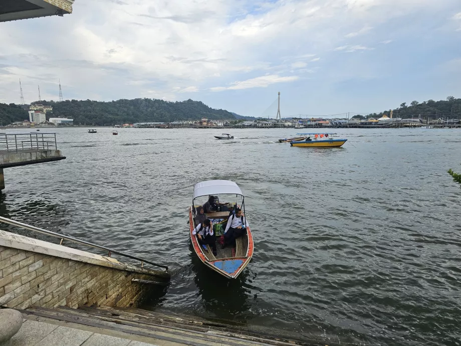 Πλοία προς Kampong Ayer