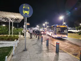 Στάση λεωφορείου στο αεροδρόμιο