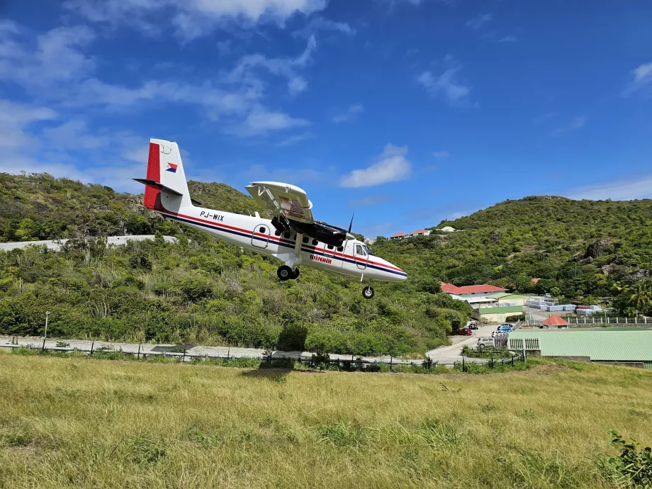 Η Winair προσγειώνεται στο αεροδρόμιο του Σεν Μπαρτ