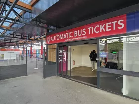 Μηχανήματα έκδοσης εισιτηρίων για λεωφορεία προς το Παρίσι