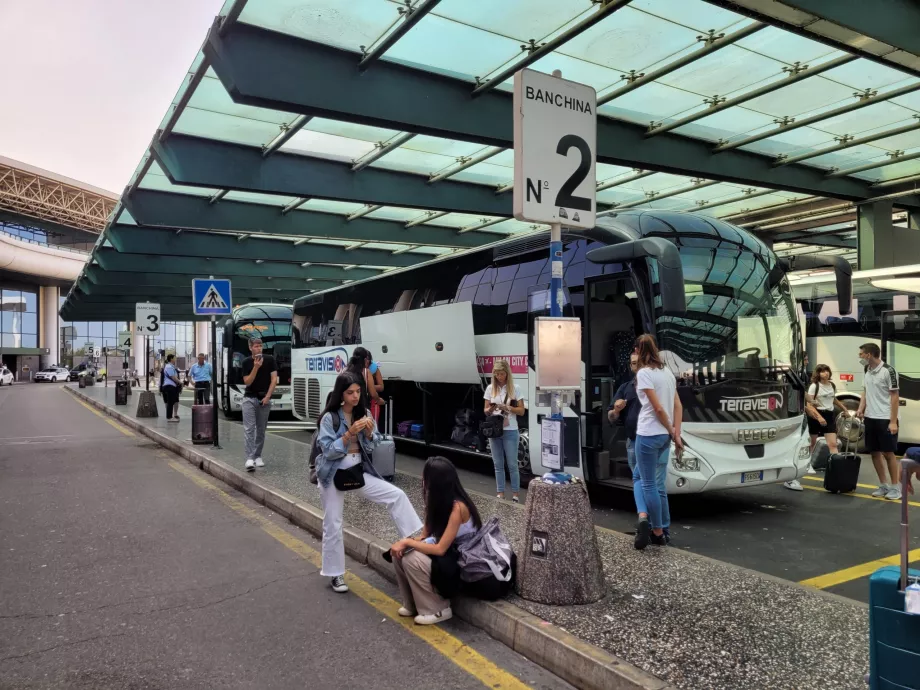 Στάσεις λεωφορείων προς το Μιλάνο