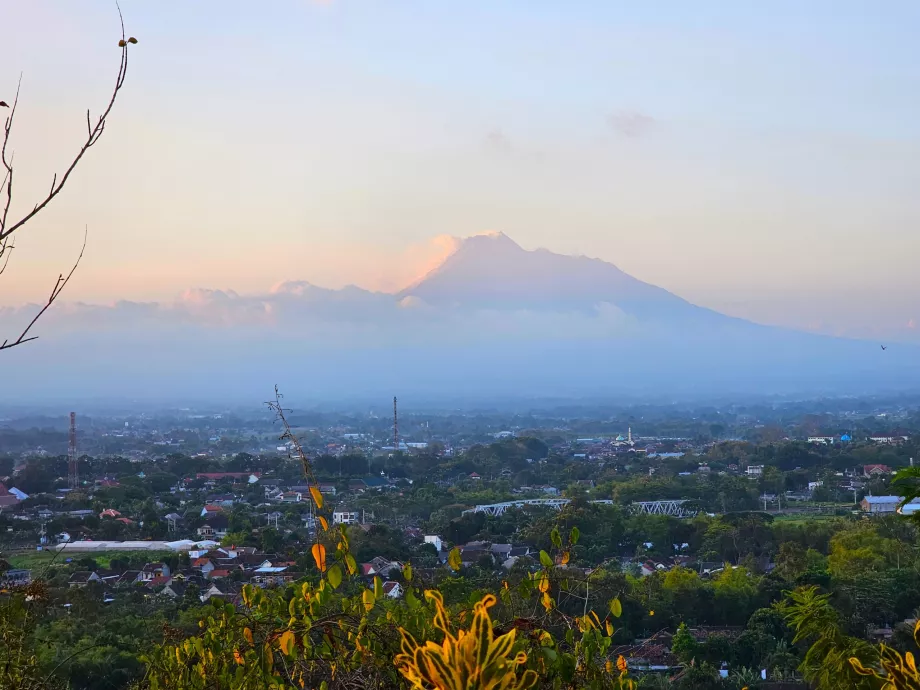 Ratu Boko, θέα του ηφαιστείου Merapi