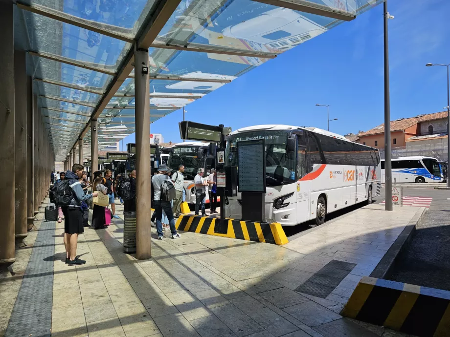 Στάση λεωφορείου αεροδρομίου, St Charles