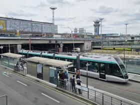 Τραμ T7, το κέντρο του Παρισιού είναι προς τα δεξιά