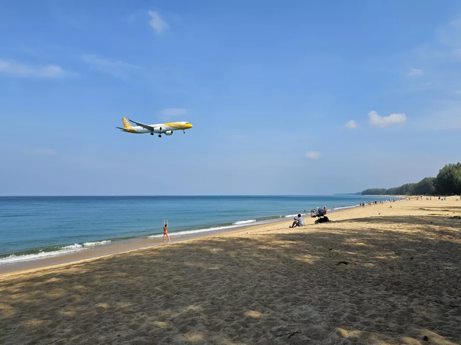 Scoot πάνω από Mai Khao Beach