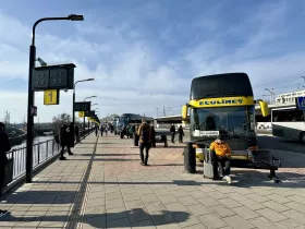 Στάσεις λεωφορείων στο σιδηροδρομικό σταθμό της Ρίγα
