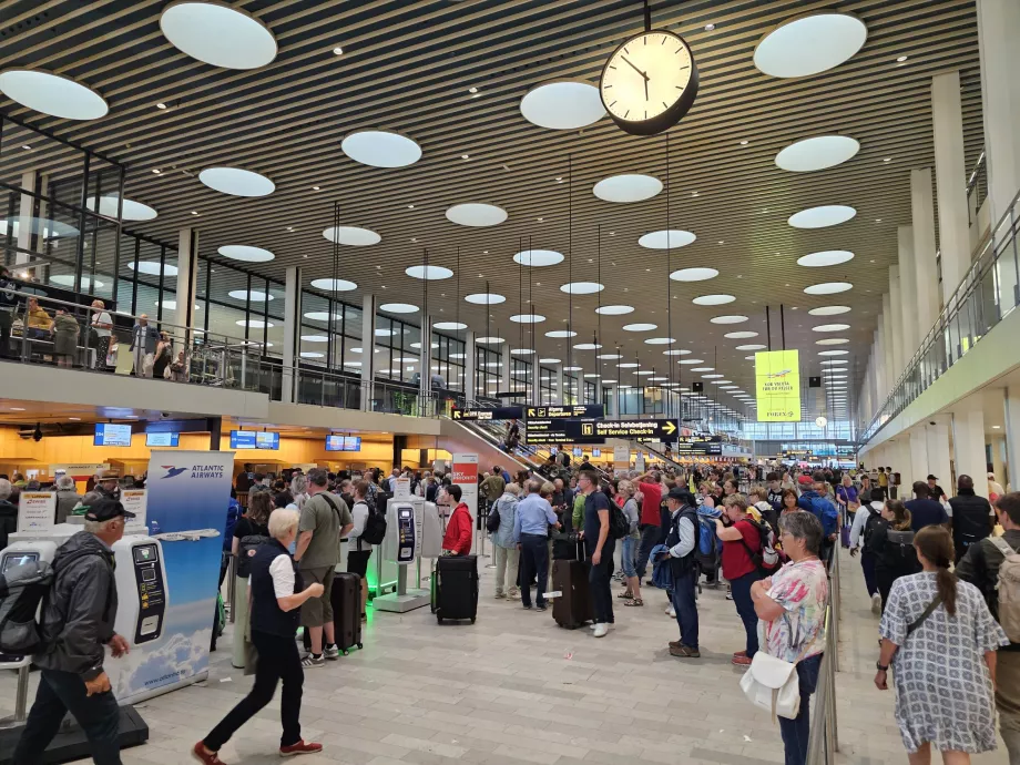 Αίθουσα check-in του αεροσταθμού 2