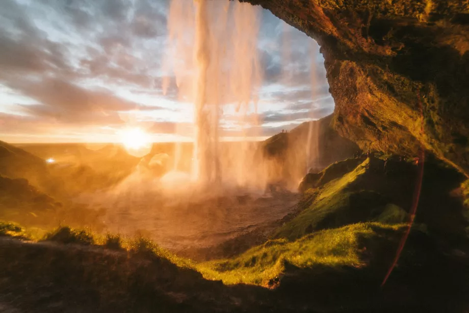 Ηλιοβασίλεμα πάνω από το Seljalandsfoss