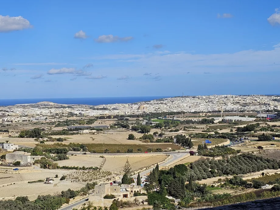 Θέα από τα τείχη της Μντίνα