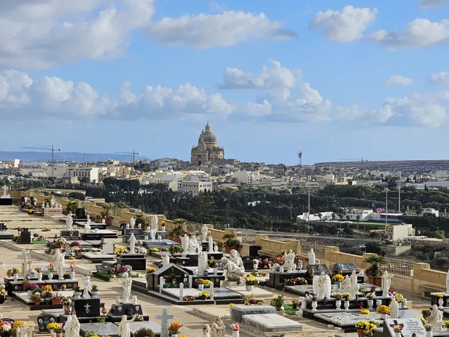 Θέα από το νεκροταφείο της Ξάγρας