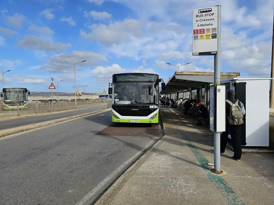 Στάσεις λεωφορείων στο Cirkewwa dock