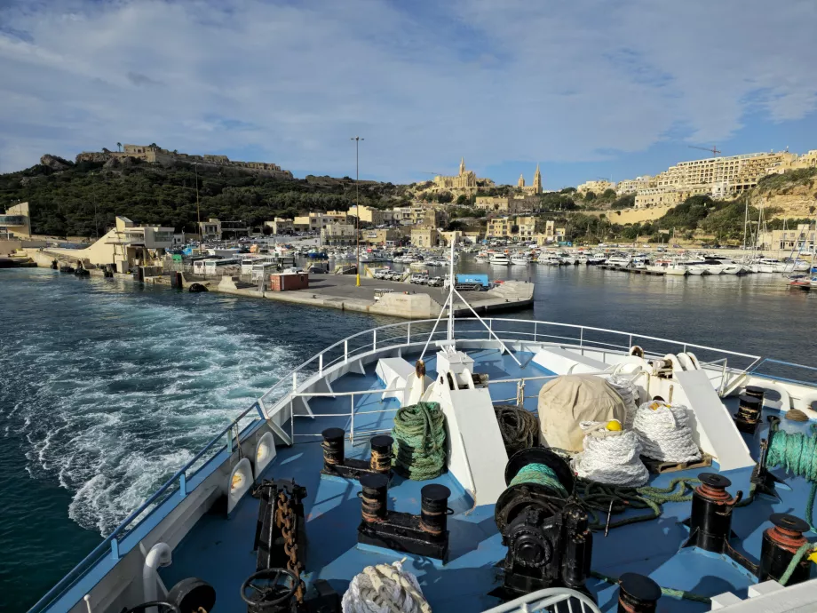 Θέα της πόλης Mgarr από το πλοίο